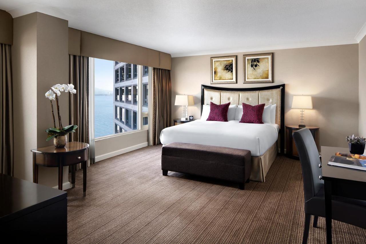 페어몬트 워터프런트 호텔 밴쿠버 외부 사진 A guest room at the Four Seasons Hotel
