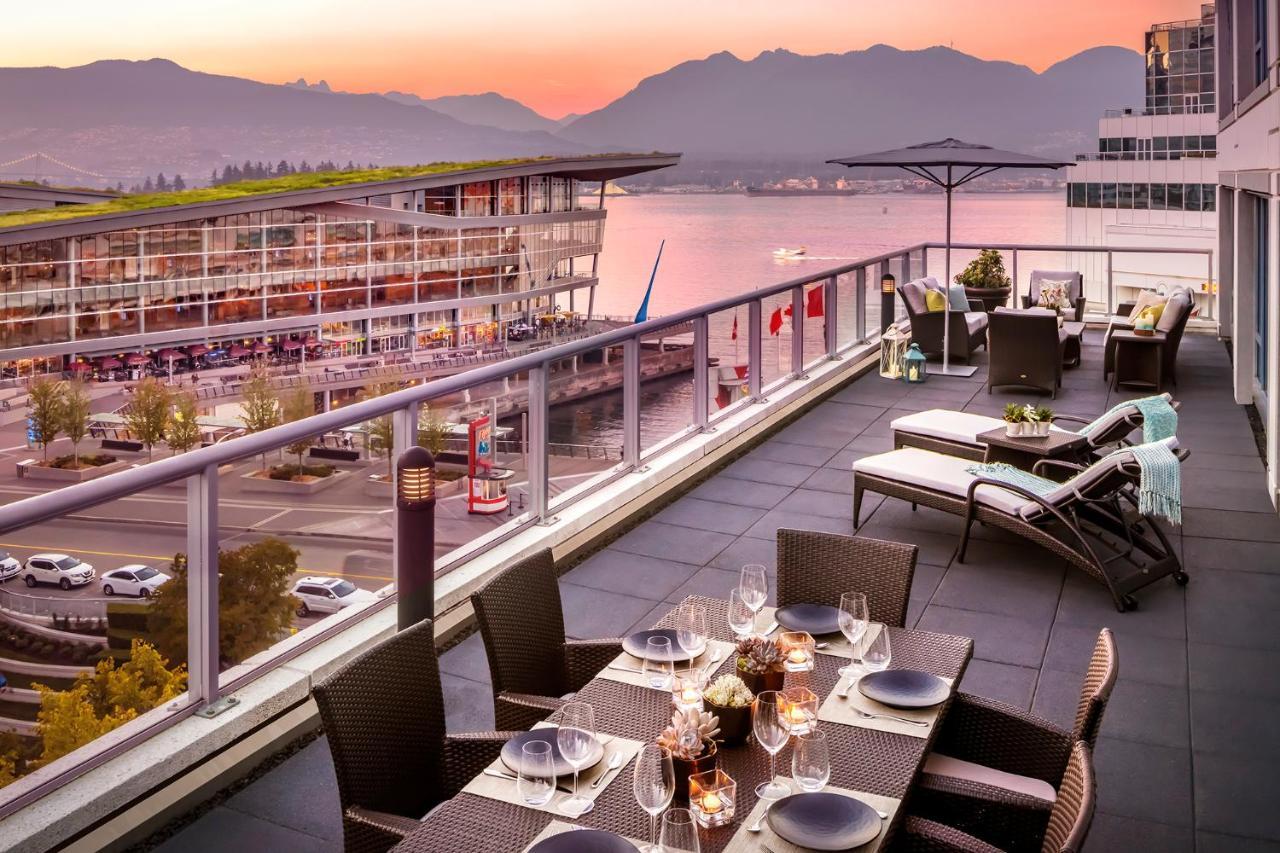 페어몬트 워터프런트 호텔 밴쿠버 외부 사진 The rooftop patio at the Hotel Arts