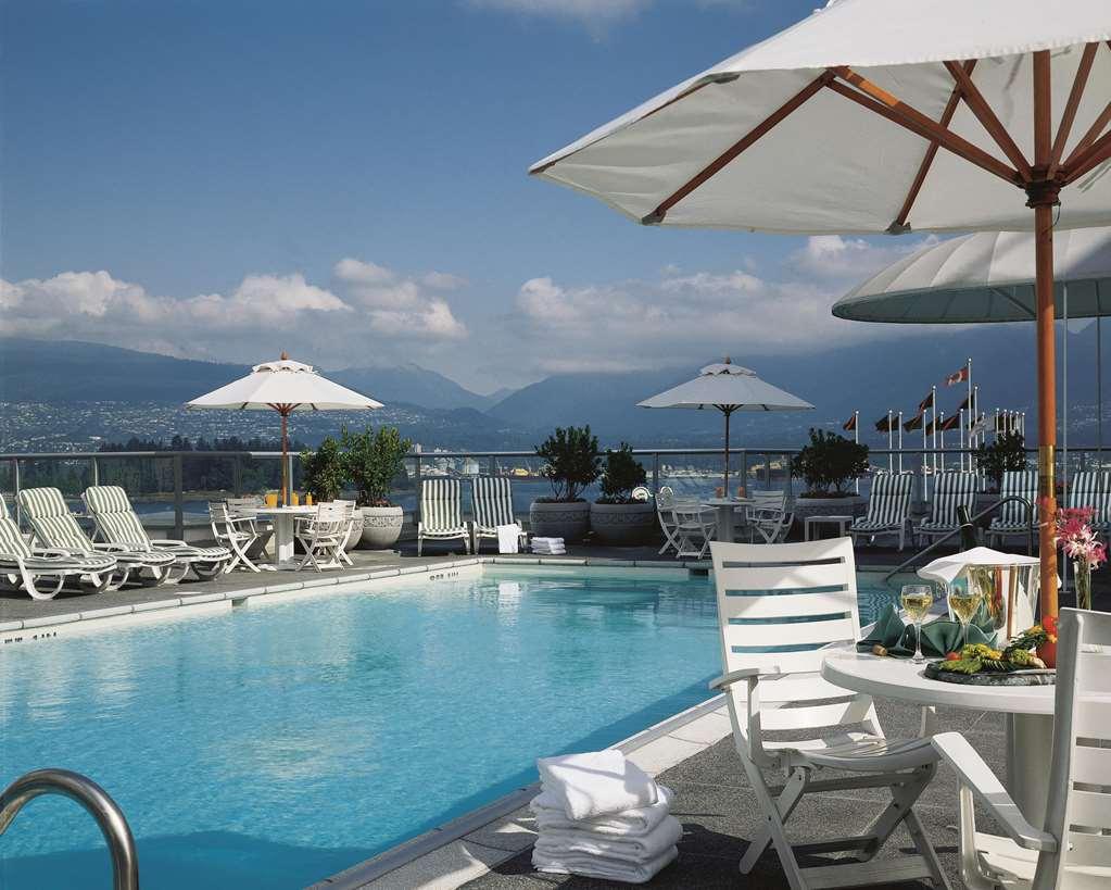 페어몬트 워터프런트 호텔 밴쿠버 시설 사진 The pool at the Hotel Alexandra
